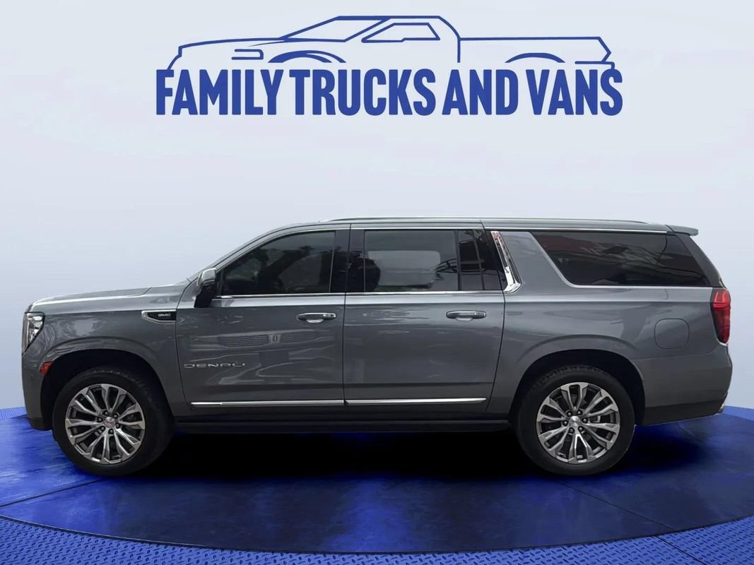 Used 2022 GMC Yukon XL Denali w/ Denali Ultimate Package AWD/4WD image 2