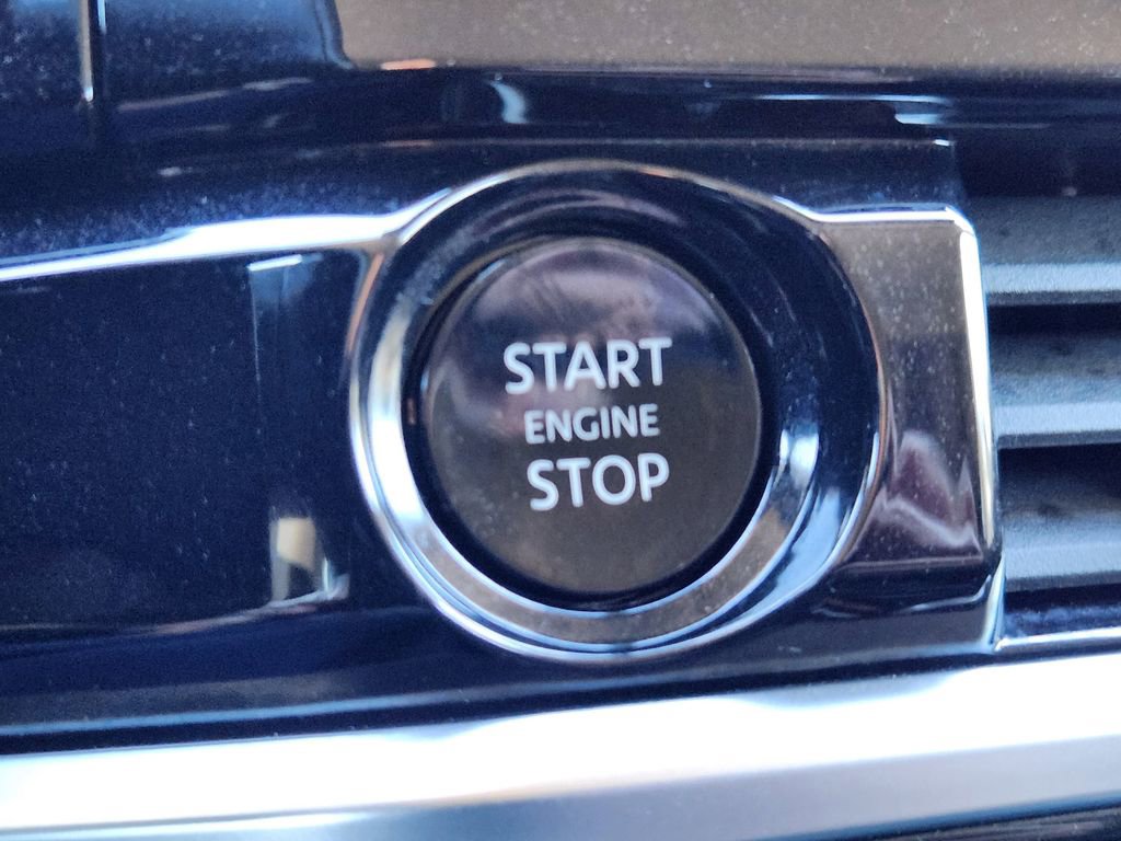 Used 2025 Nissan Pathfinder SV image 24