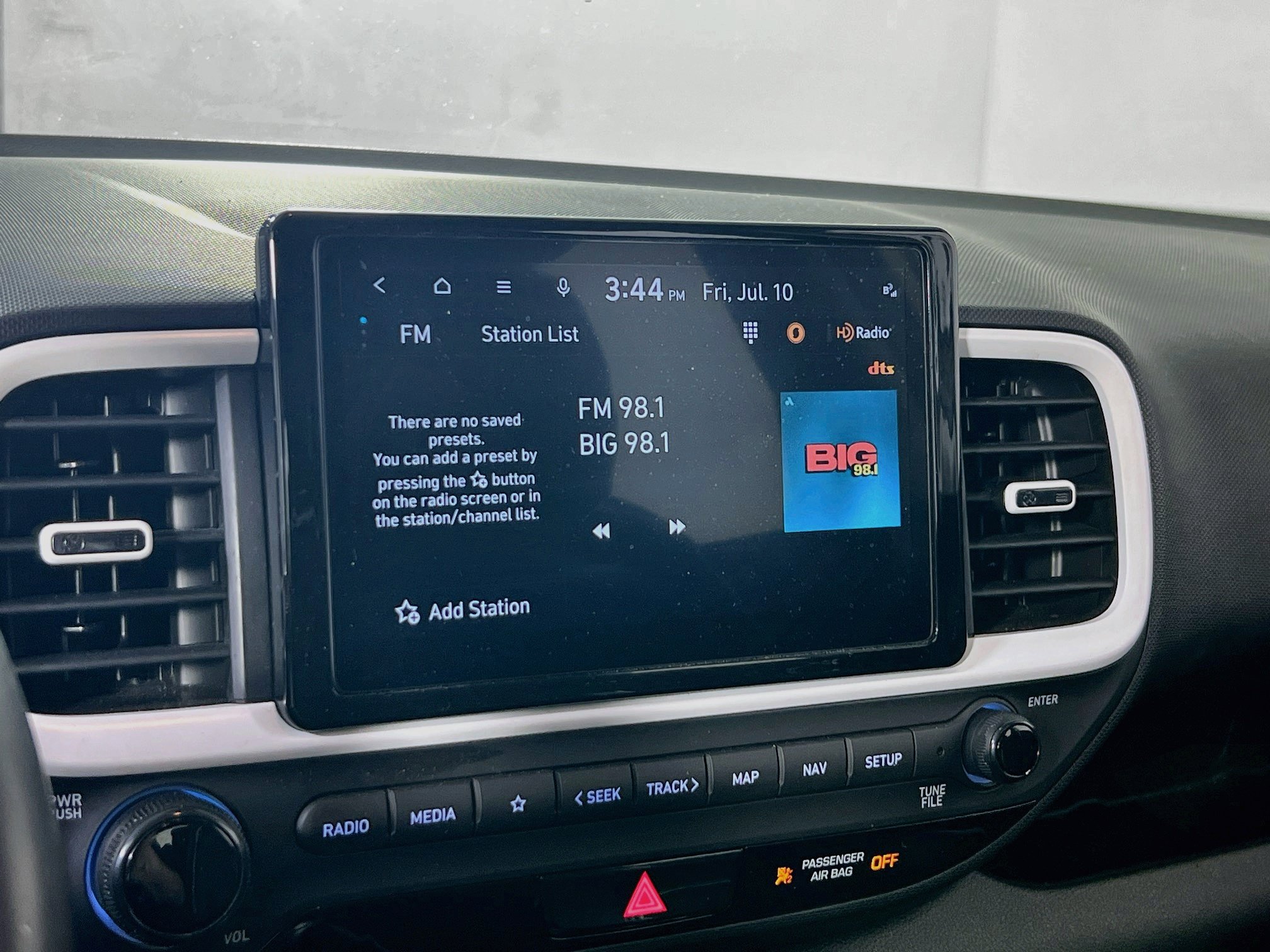 Used 2023 Hyundai Venue Limited FWD image 15