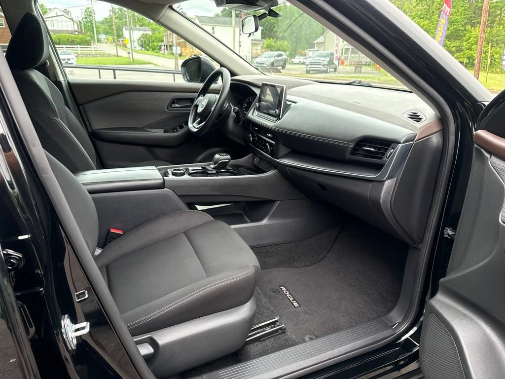 Used 2023 Nissan Rogue S AWD/4WD image 25