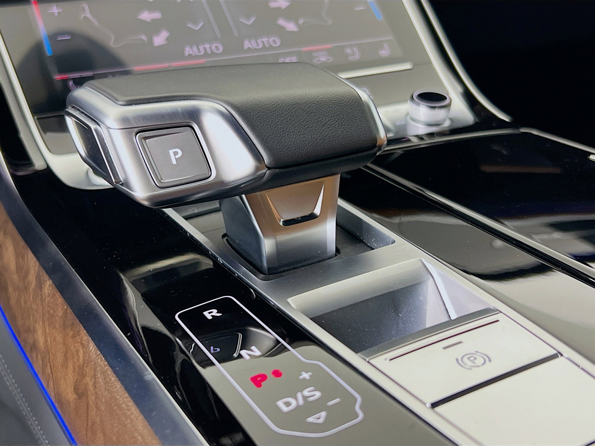 Used 2025 Audi A8 L 3.0T w/ Executive Package image 17