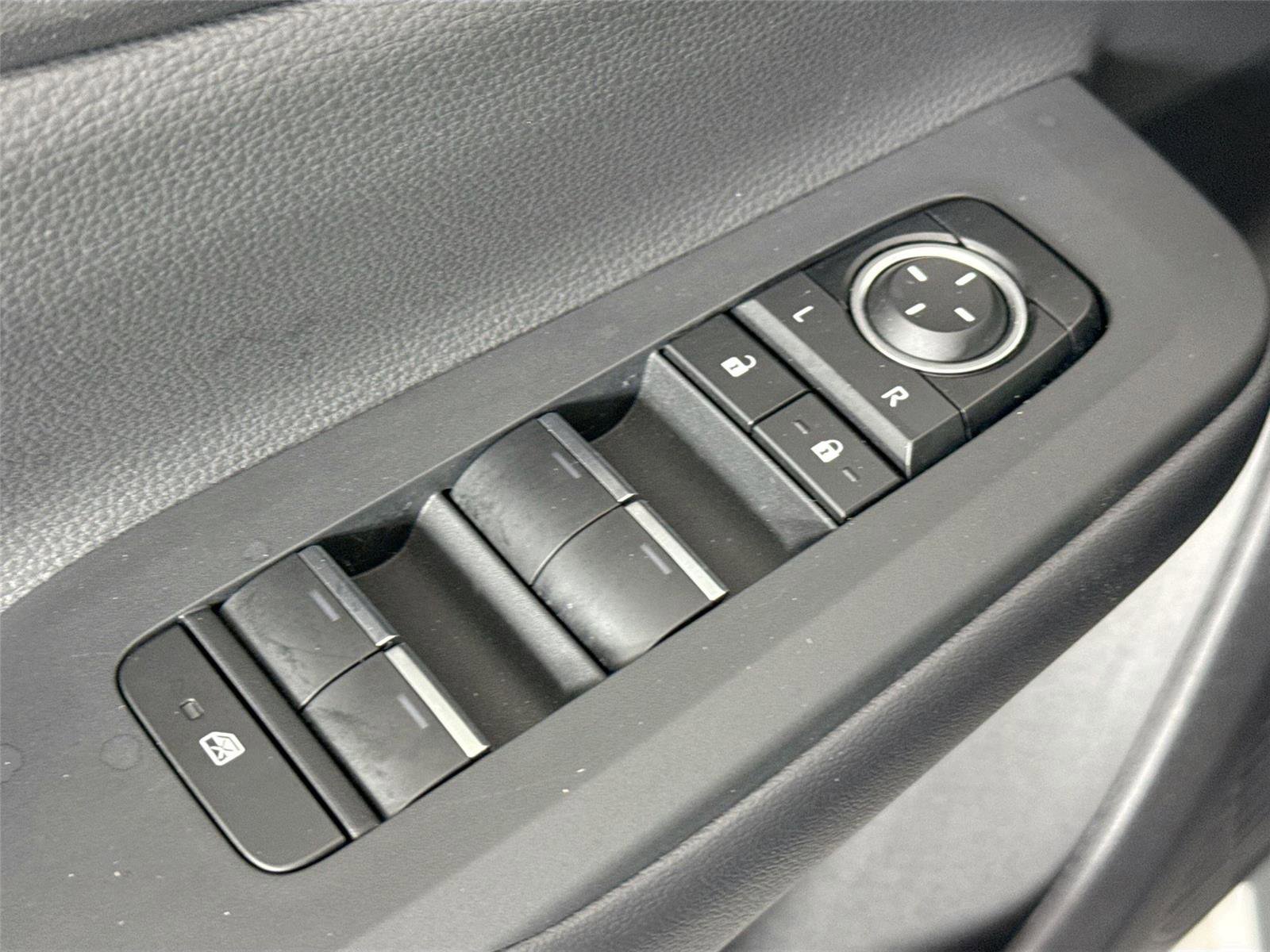 Used 2025 Toyota Prius XSE image 28