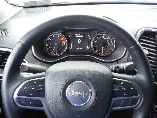 Used 2019 Jeep Cherokee Latitude Plus w/ Cold Weather Group AWD/4WD image 34