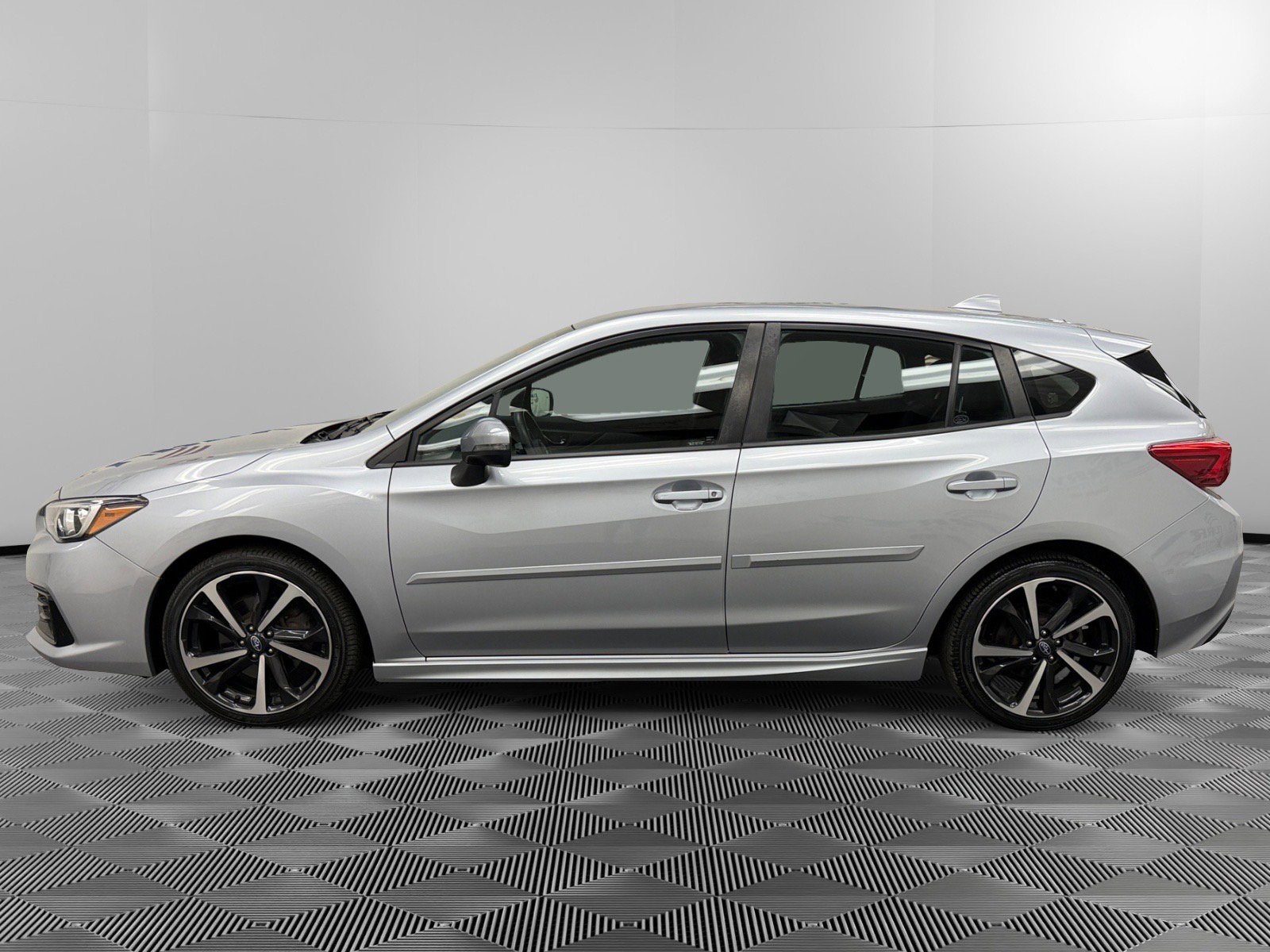 Used 2022 Subaru Impreza 2.0i Sport image 2