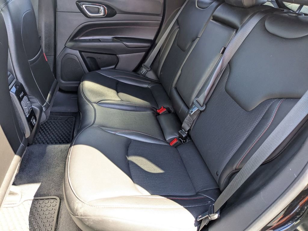 Used 2025 Jeep Compass Trailhawk AWD/4WD image 25