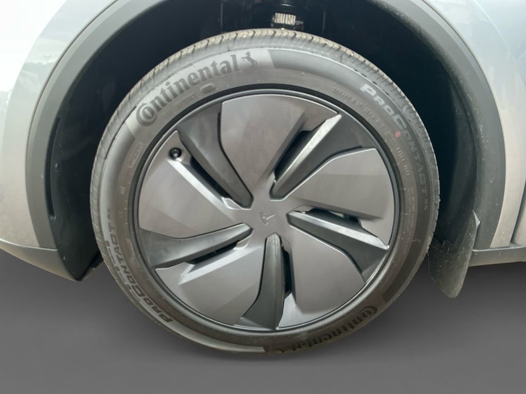 Used 2026 Tesla Model Y 2WD image 14