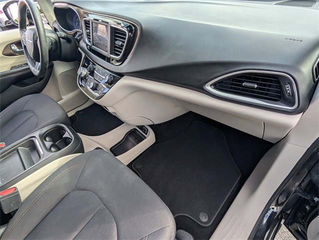 Used 2019 Chrysler Pacifica Touring Plus image 16