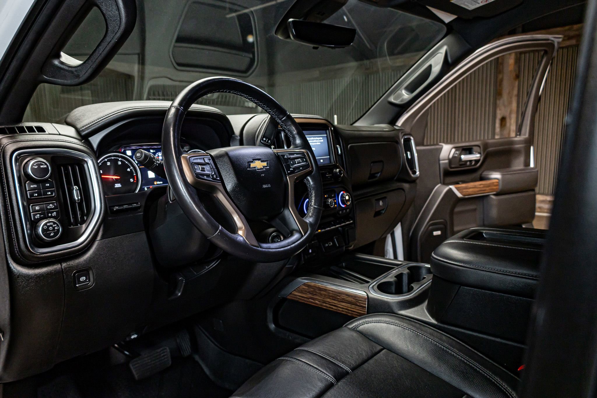 Used 2021 Chevrolet Silverado 3500 High Country image 11