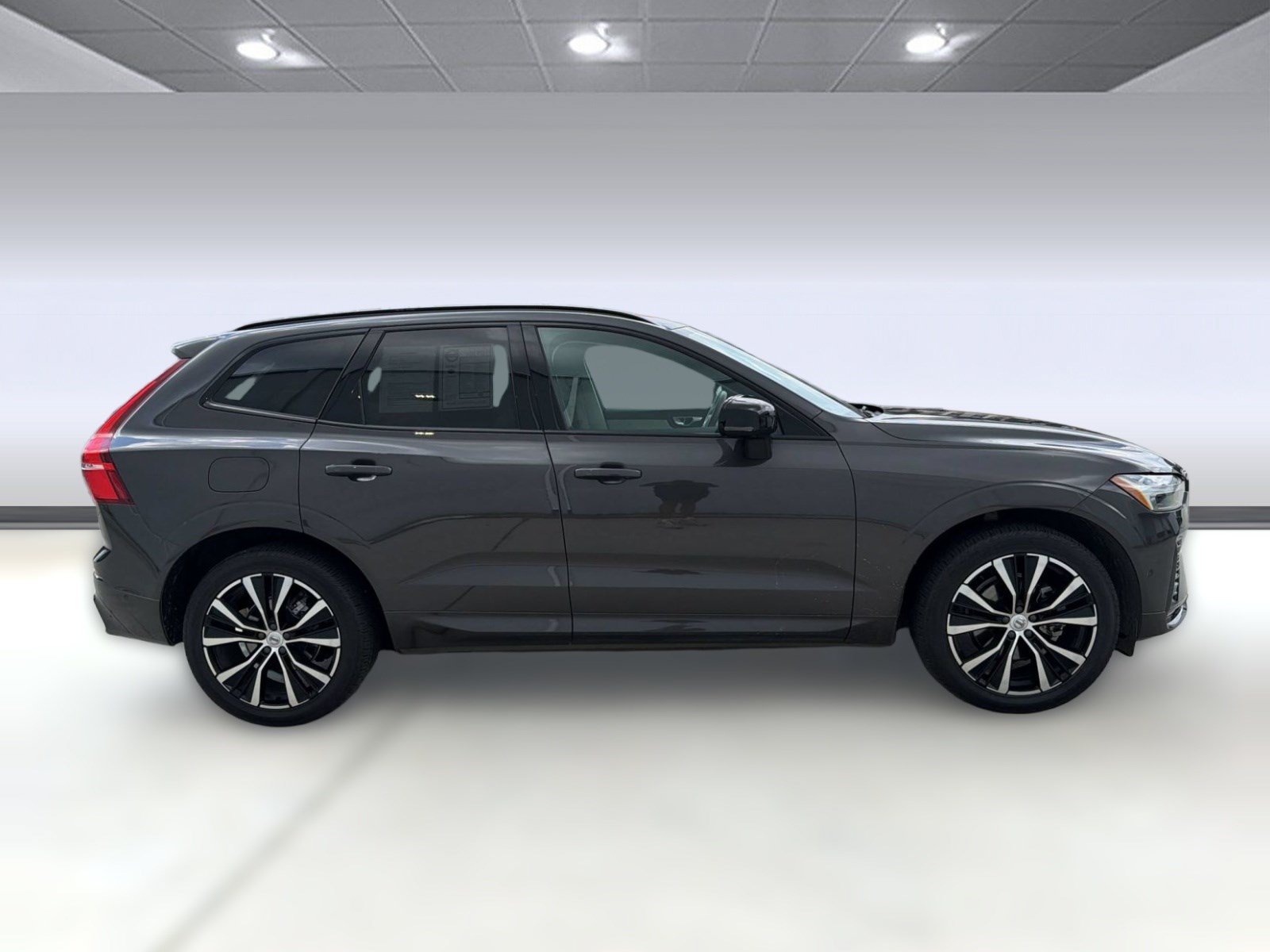 Used 2024 Volvo XC60 B5 Plus w/ Protection Package Premier AWD/4WD image 8
