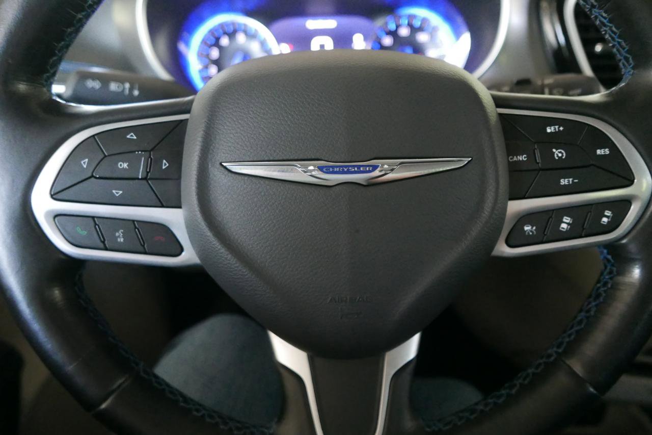 Used 2021 Chrysler Pacifica Touring-L FWD image 12