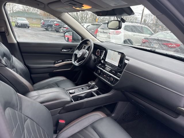 Used 2022 Nissan Pathfinder Platinum w/ Cargo Package image 9