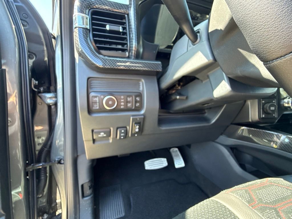 New 2026 Ford F250 Lariat w/ Black Appearance Package AWD/4WD image 12