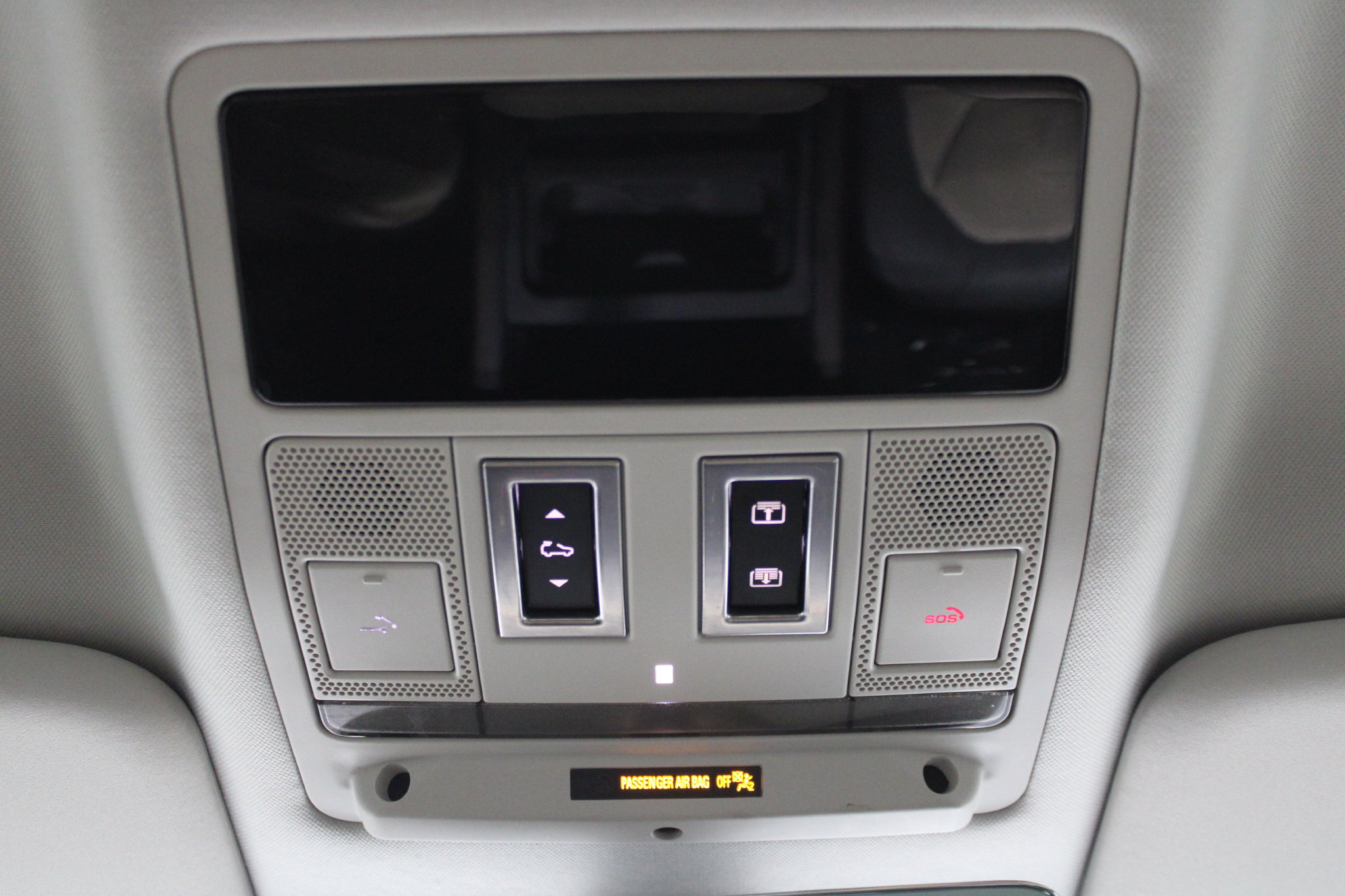 Used 2024 Land Rover Defender 130 X-Dynamic SE AWD/4WD image 35