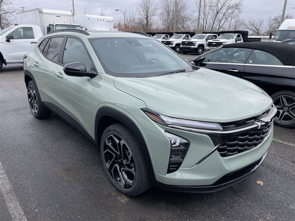 Used 2024 Chevrolet Trax RS w/ Sunroof Package image 13