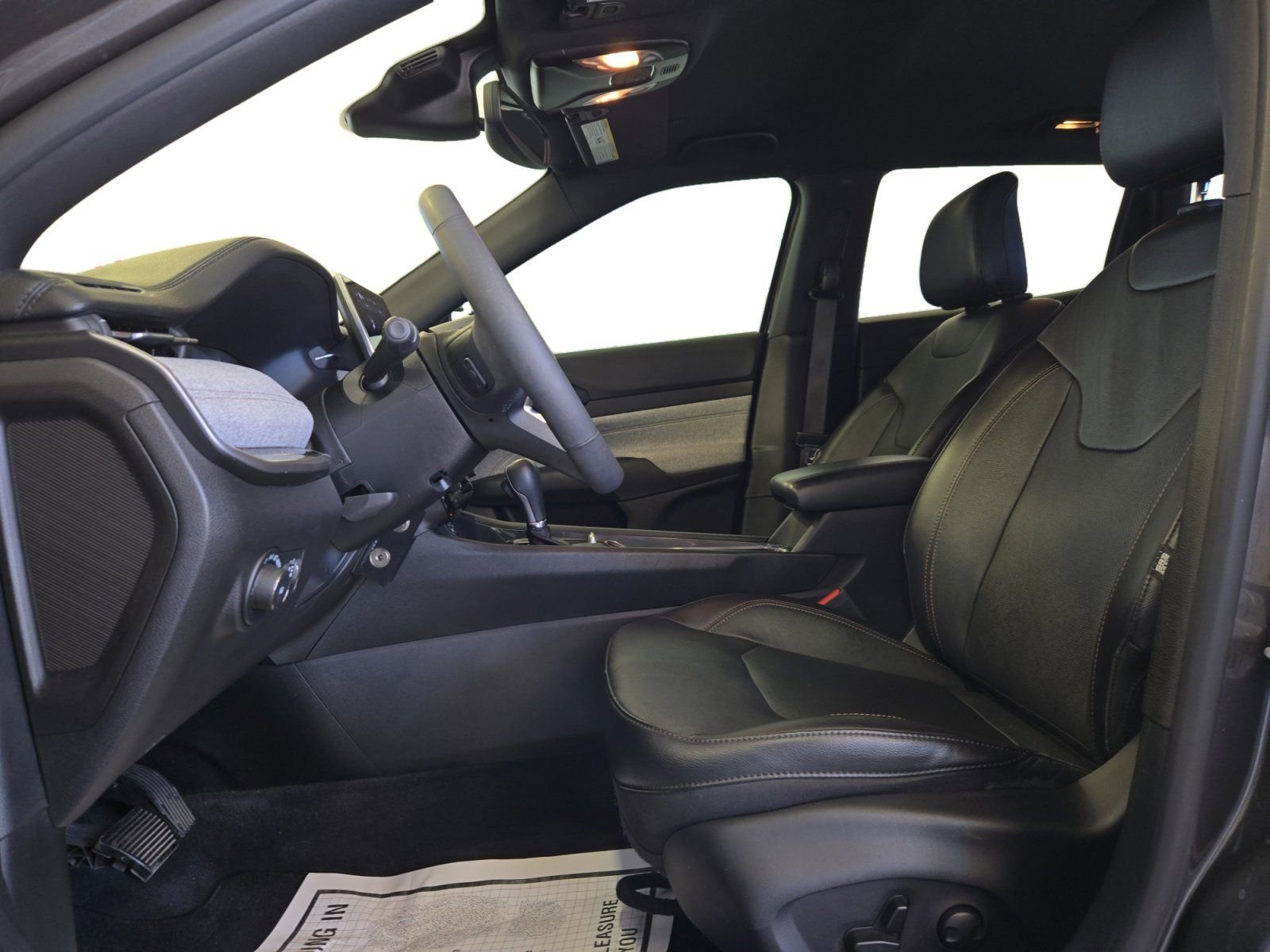 Used 2023 Jeep Compass Latitude image 9