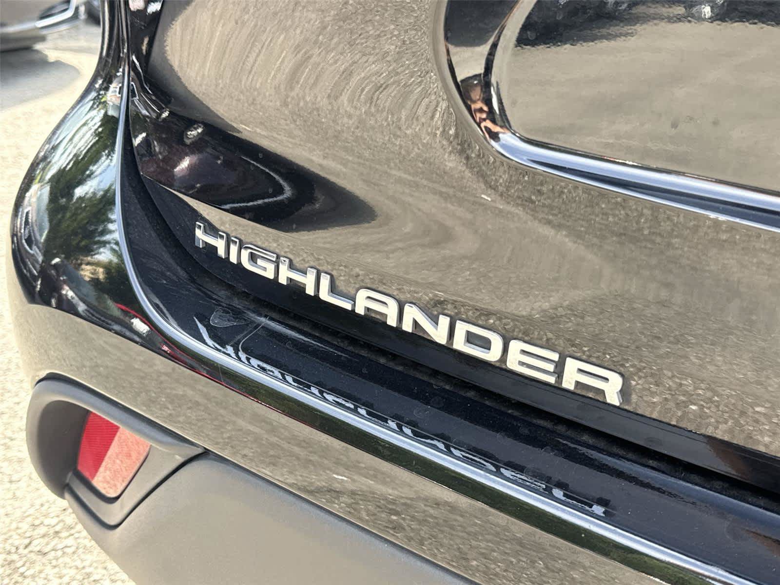 Used 2022 Toyota Highlander XLE AWD/4WD image 11