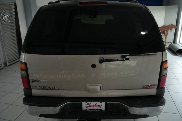 Used 2005 GMC Yukon XL 2500 SLT w/ SLT Preferred Equipment Group image 7