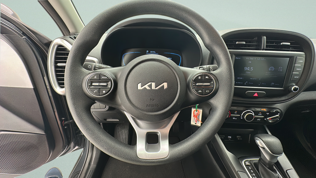 Used 2025 Kia Soul LX w/ LX Technology Package FWD image 14