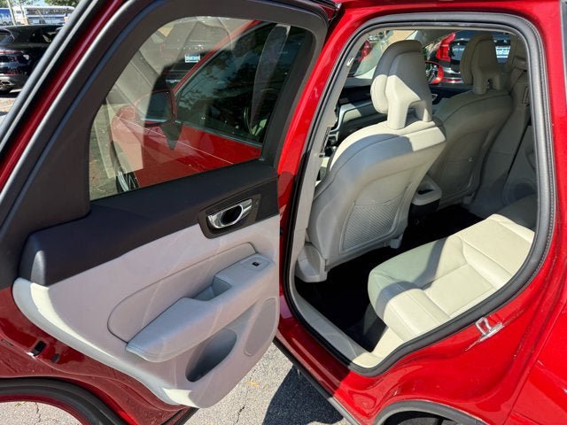 Used 2019 Volvo XC60 T5 Momentum w/ Premium Package FWD image 8
