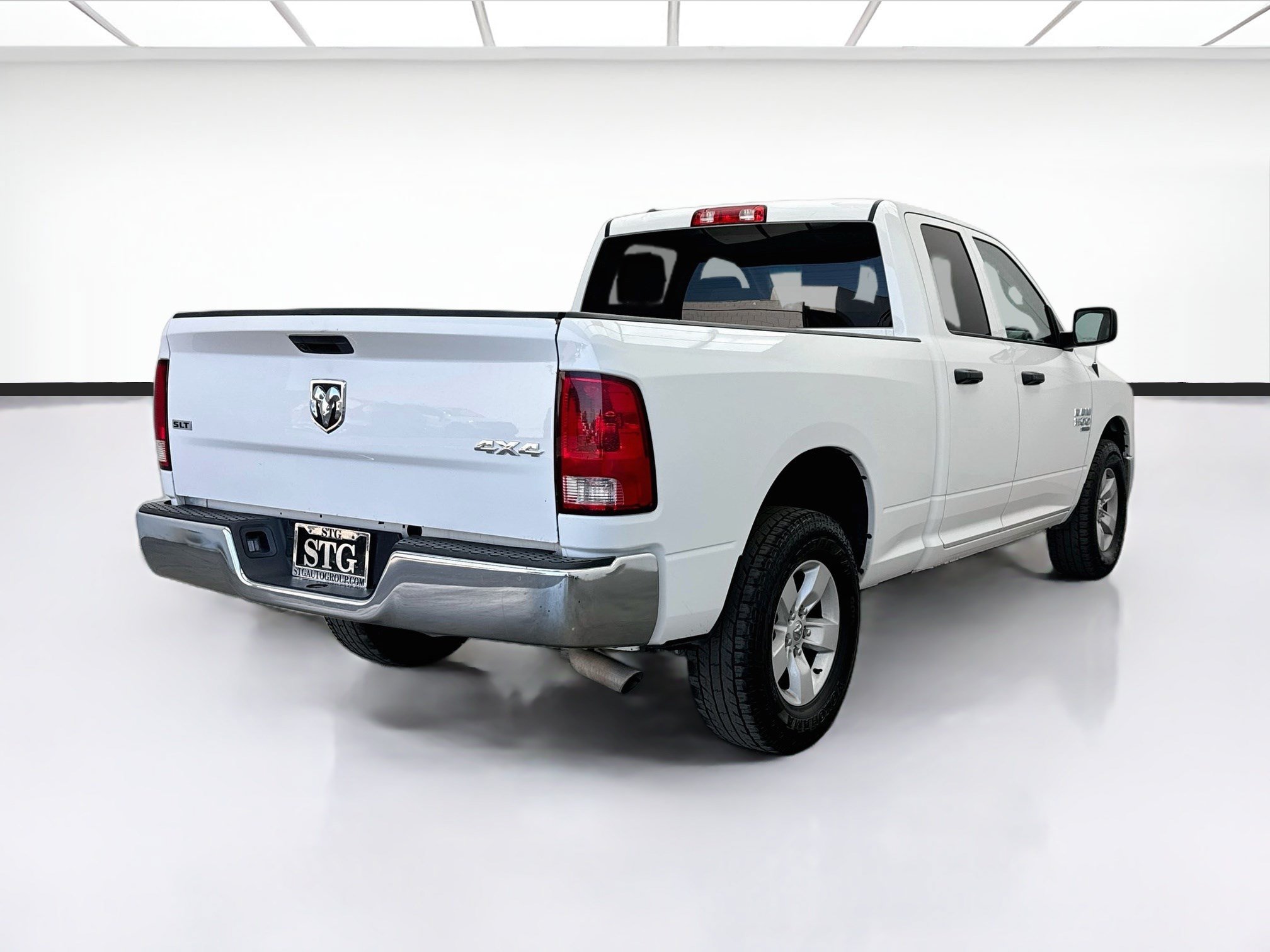 Used 2024 RAM 1500 Classic SLT AWD/4WD image 4