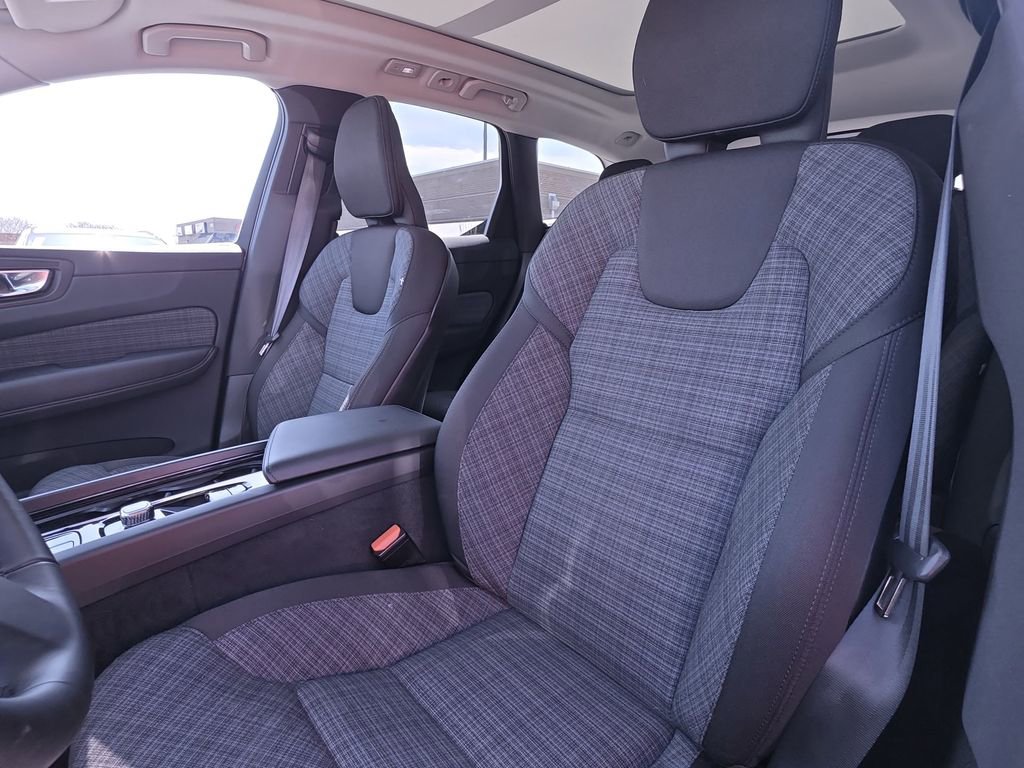 Used 2024 Volvo XC60 B5 Core w/ Protection Package Premier image 17