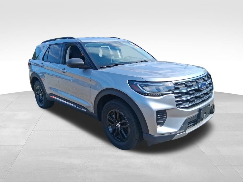 Used 2025 Ford Explorer Active AWD/4WD image 3
