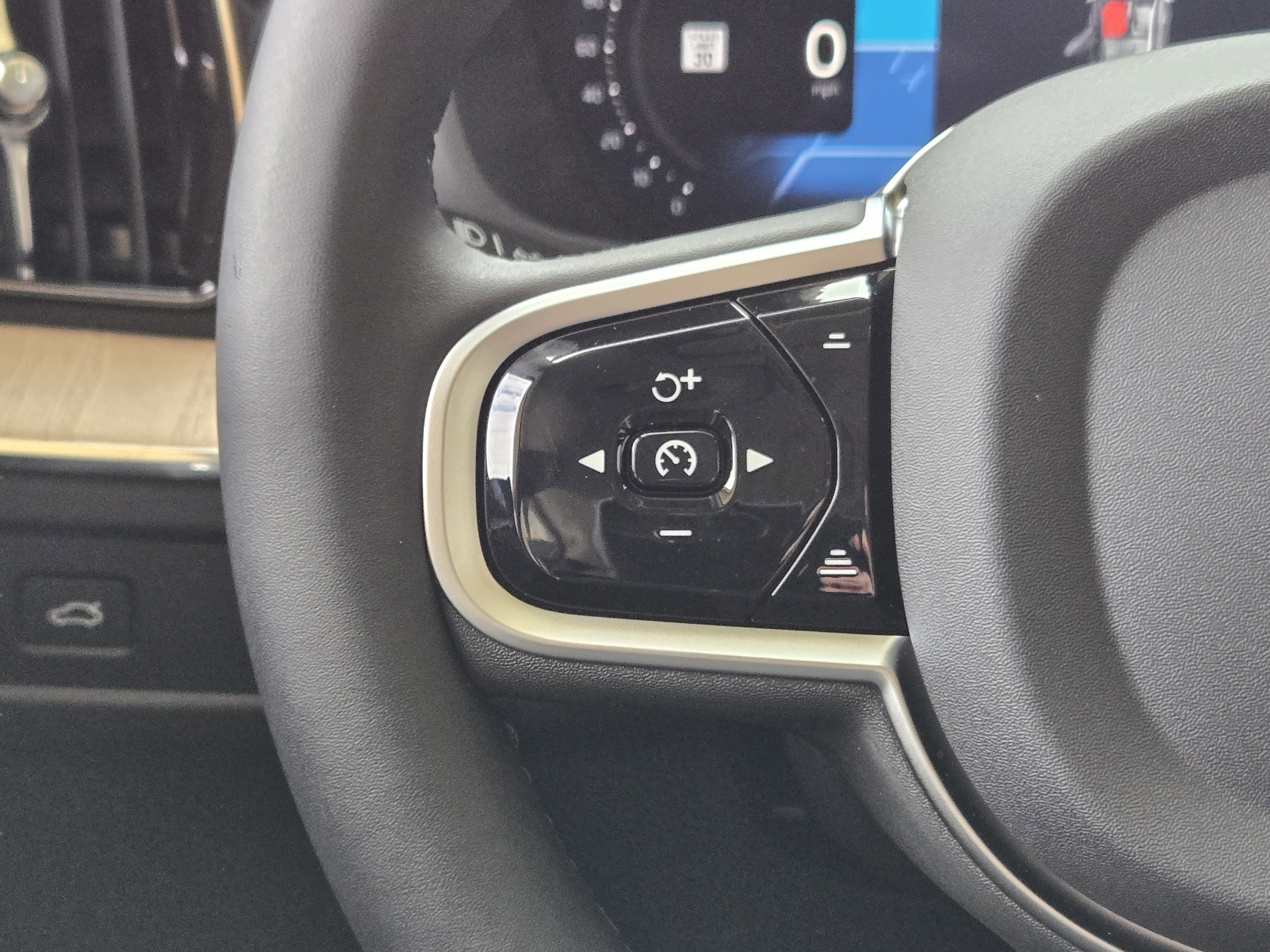 New 2026 Volvo XC60 B5 Core AWD/4WD image 23