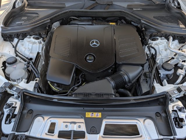 Used 2025 Mercedes-Benz GLC 300 4MATIC image 32