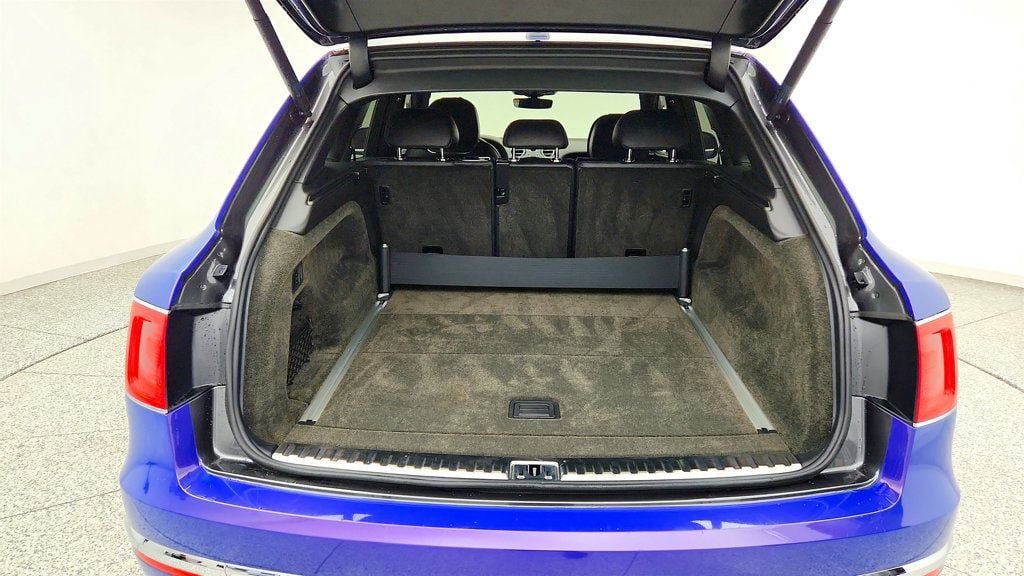 Used 2018 Bentley Bentayga AWD/4WD image 32