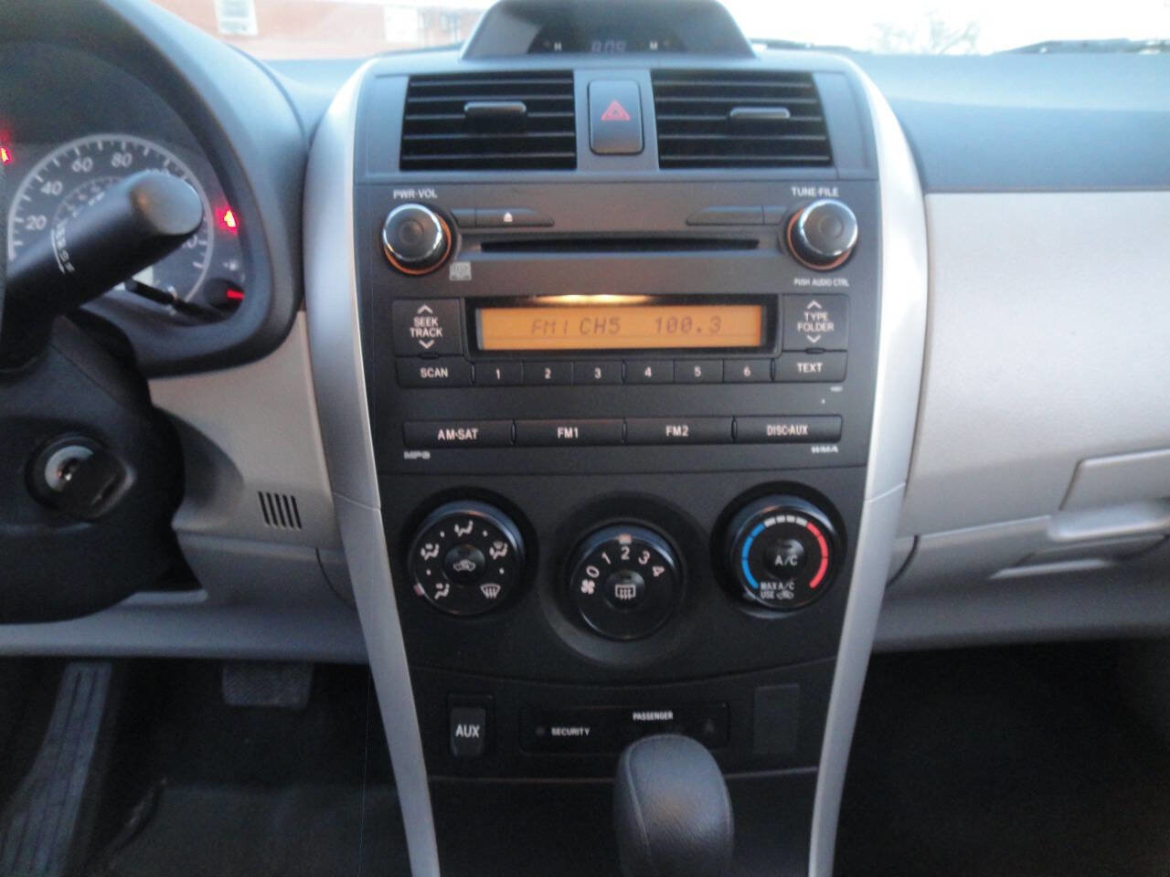 Used 2012 Toyota Corolla L FWD image 12