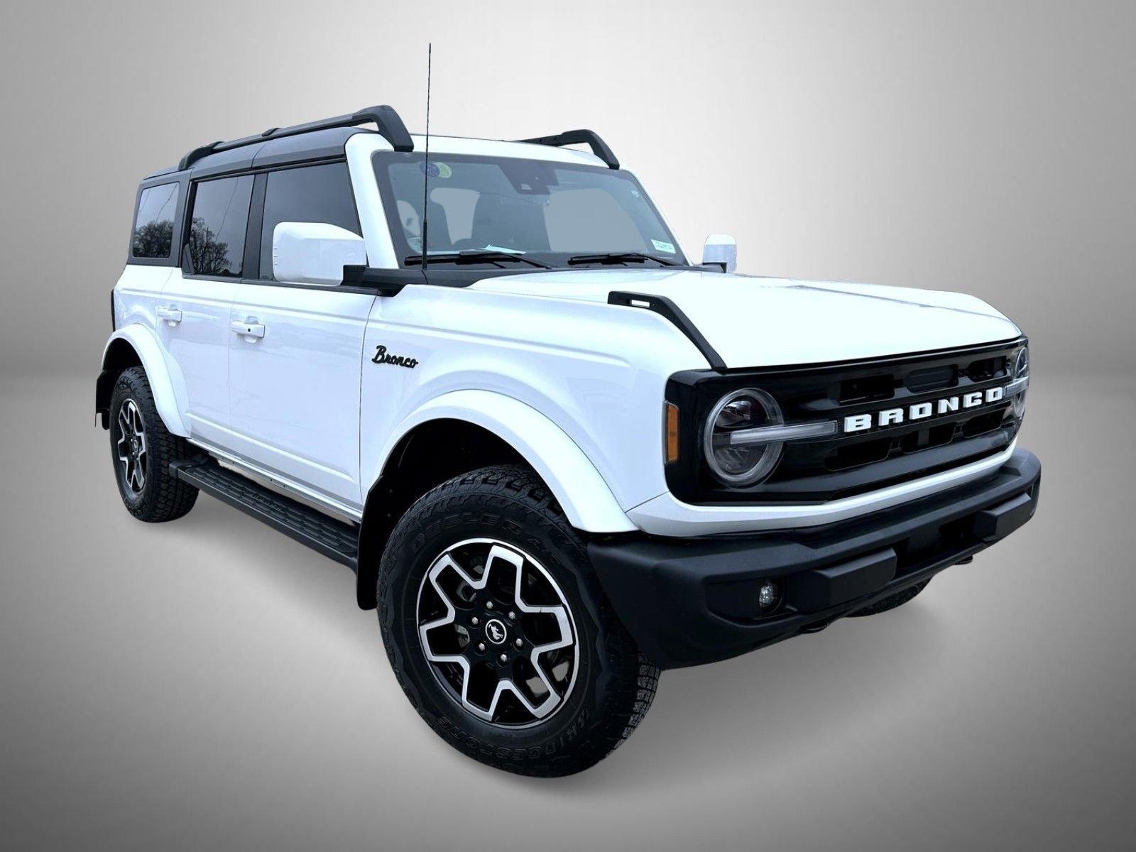 Used 2022 Ford Bronco Outer Banks image 3