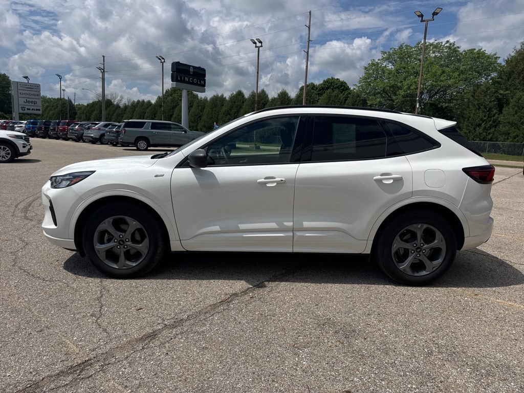 Used 2024 Ford Escape ST-Line w/ Tech Pack #1 AWD/4WD image 4