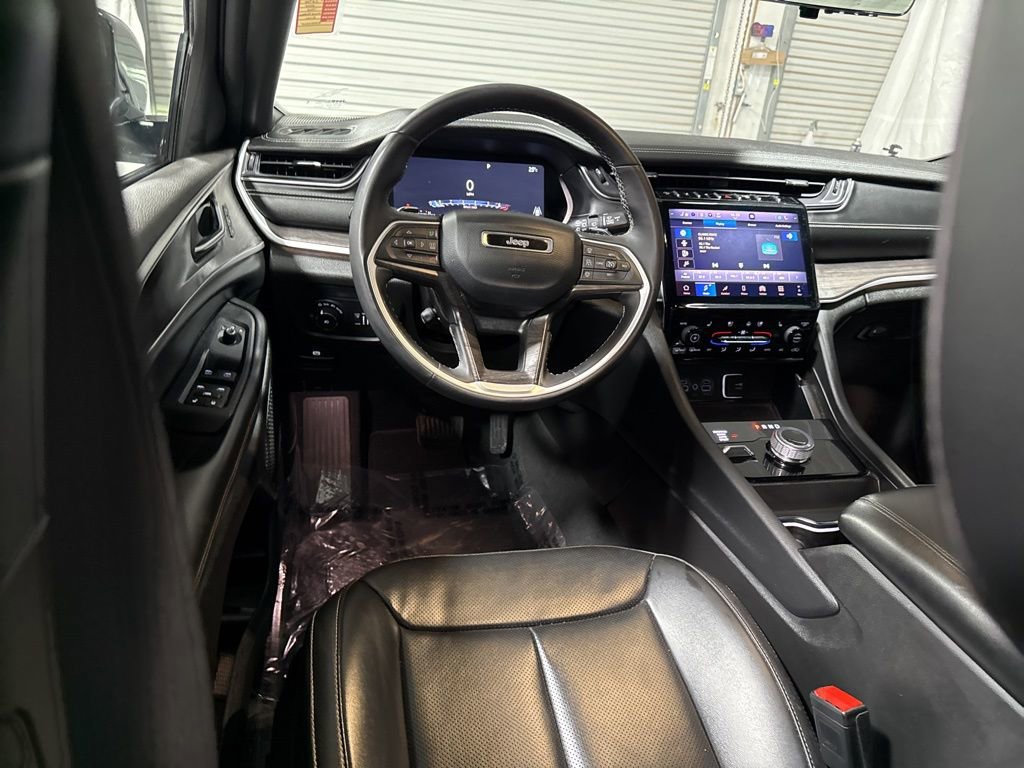 Used 2024 Jeep Grand Cherokee L Limited w/ Luxury Tech Group II image 23