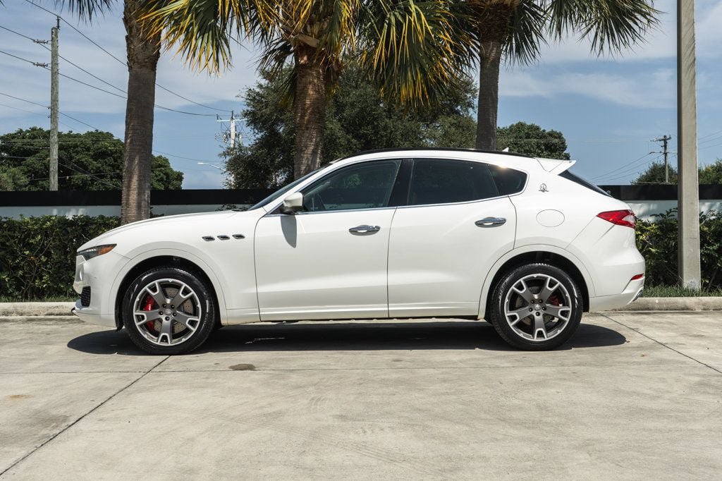 Used 2017 Maserati Levante S AWD/4WD image 3