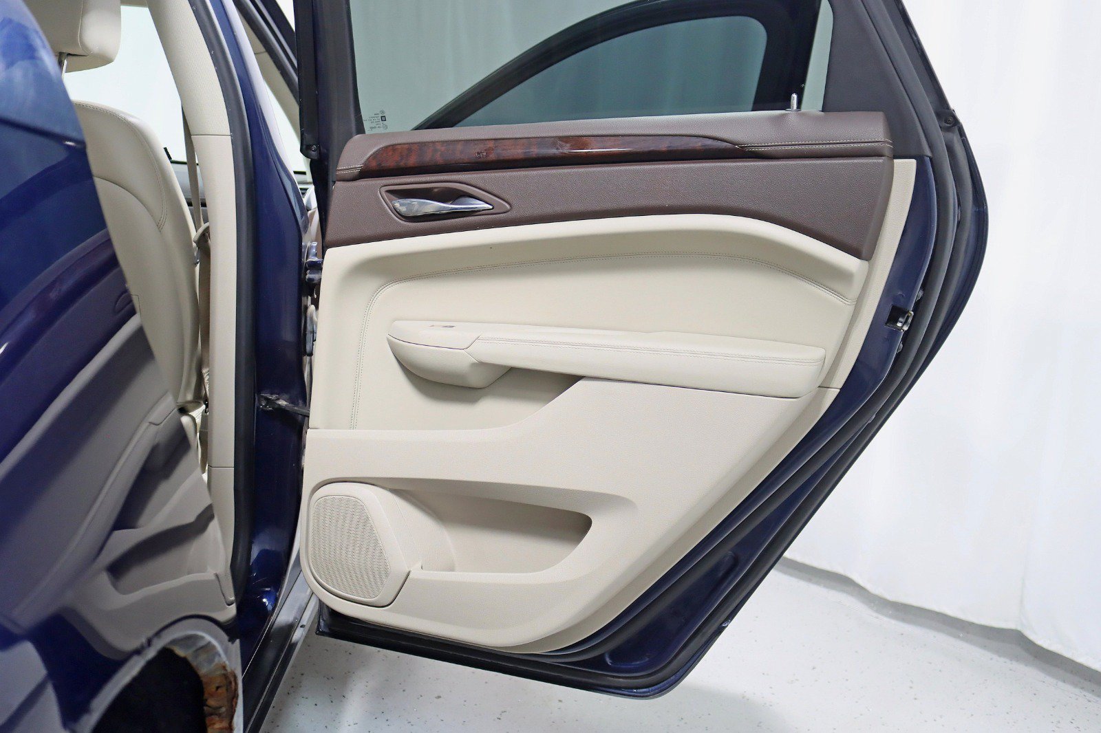 Used 2010 Cadillac SRX Luxury AWD/4WD image 32