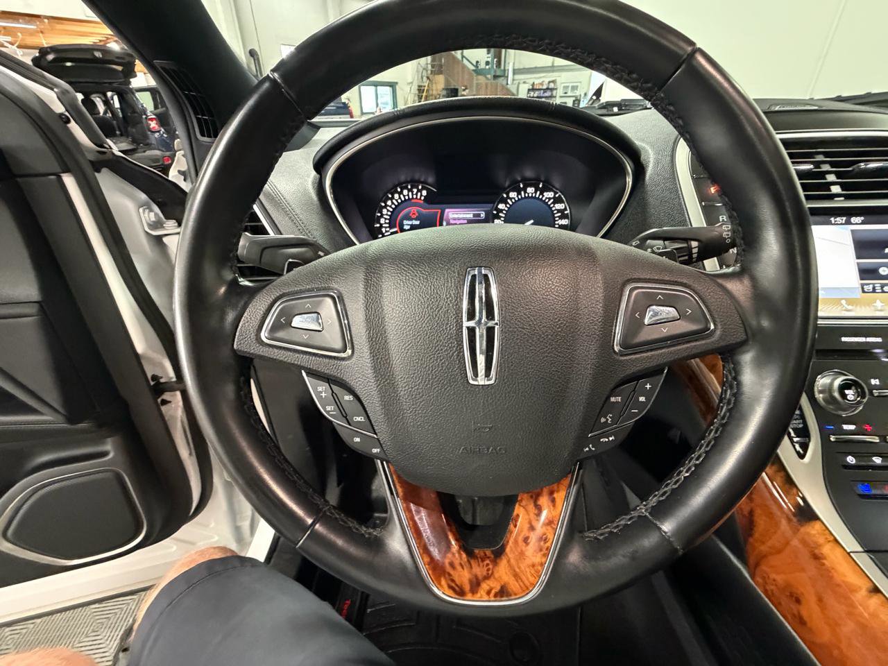 Used 2017 Lincoln MKX Reserve w/ Lincoln MKX Climate Package image 37