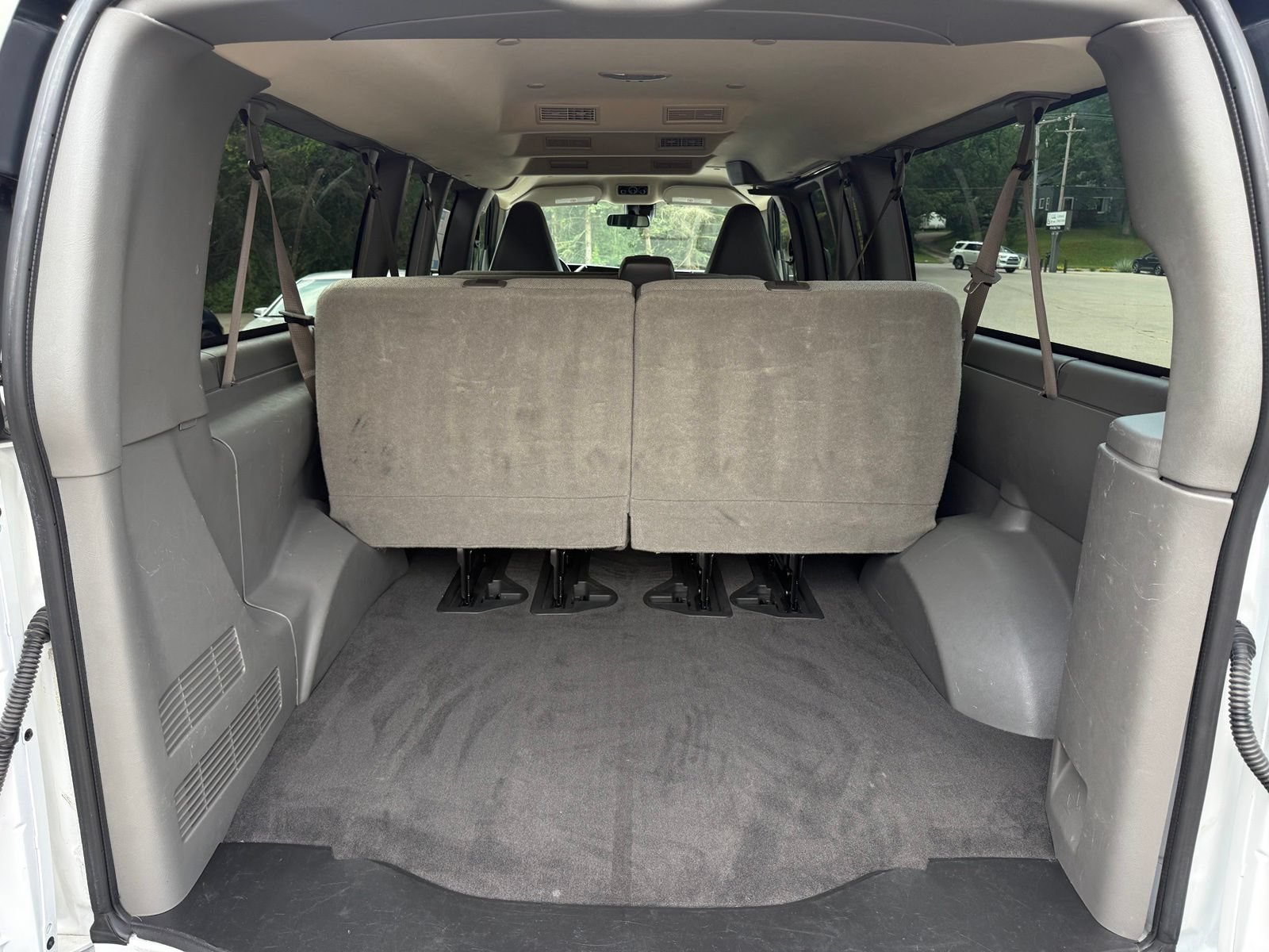 Used 2025 Chevrolet Express 3500 LT w/ LT Preferred Equipment Group RWD image 5