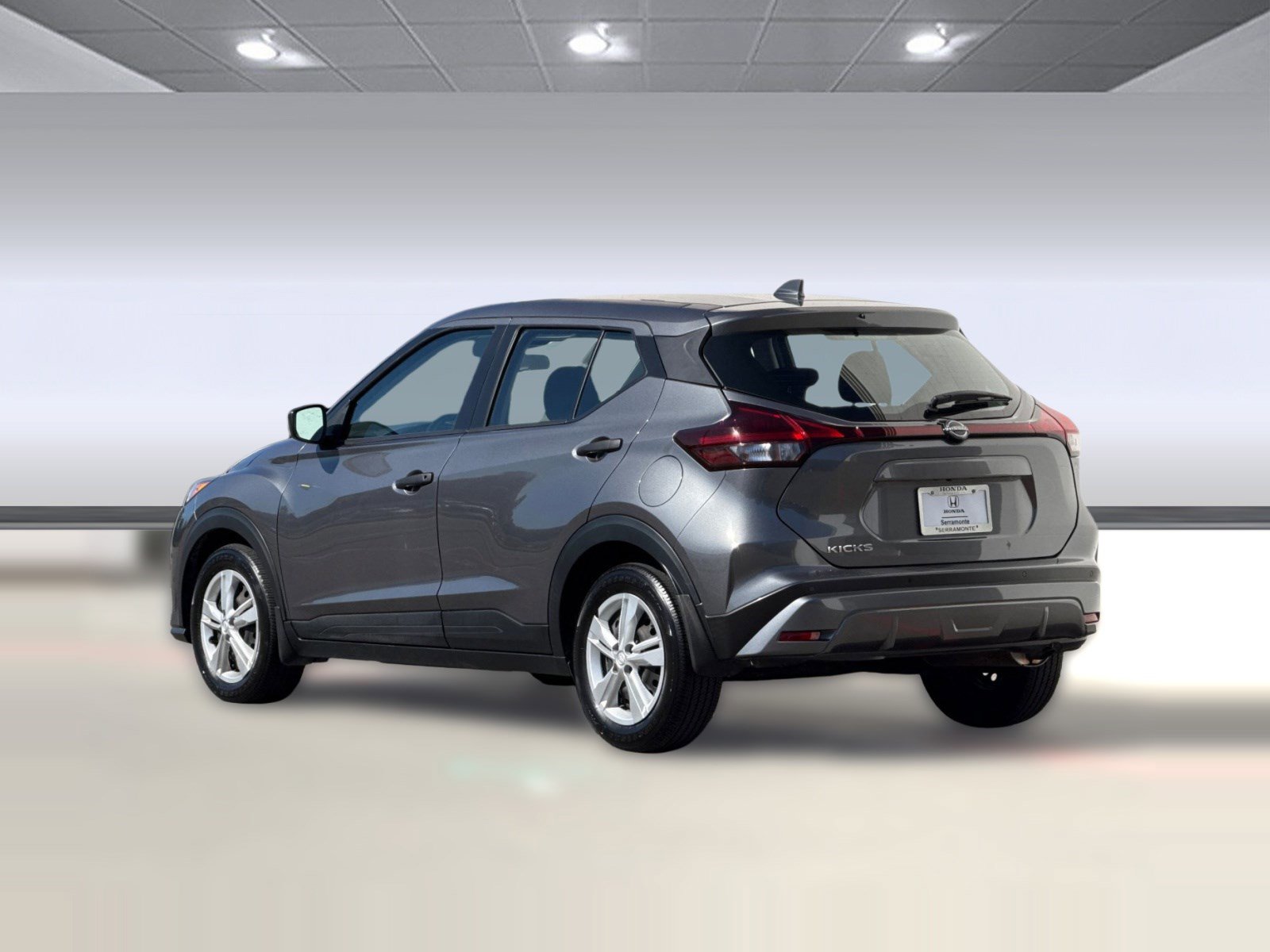 Used 2023 Nissan Kicks S image 3