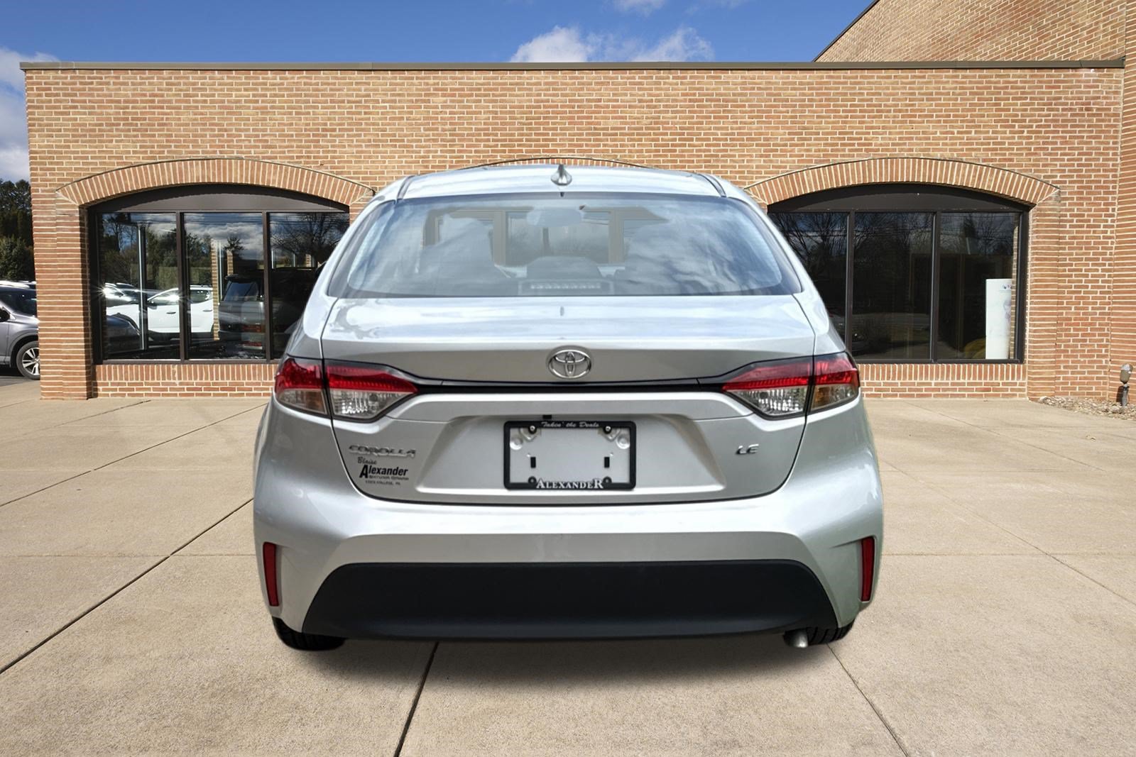 Used 2025 Toyota Corolla LE FWD image 4