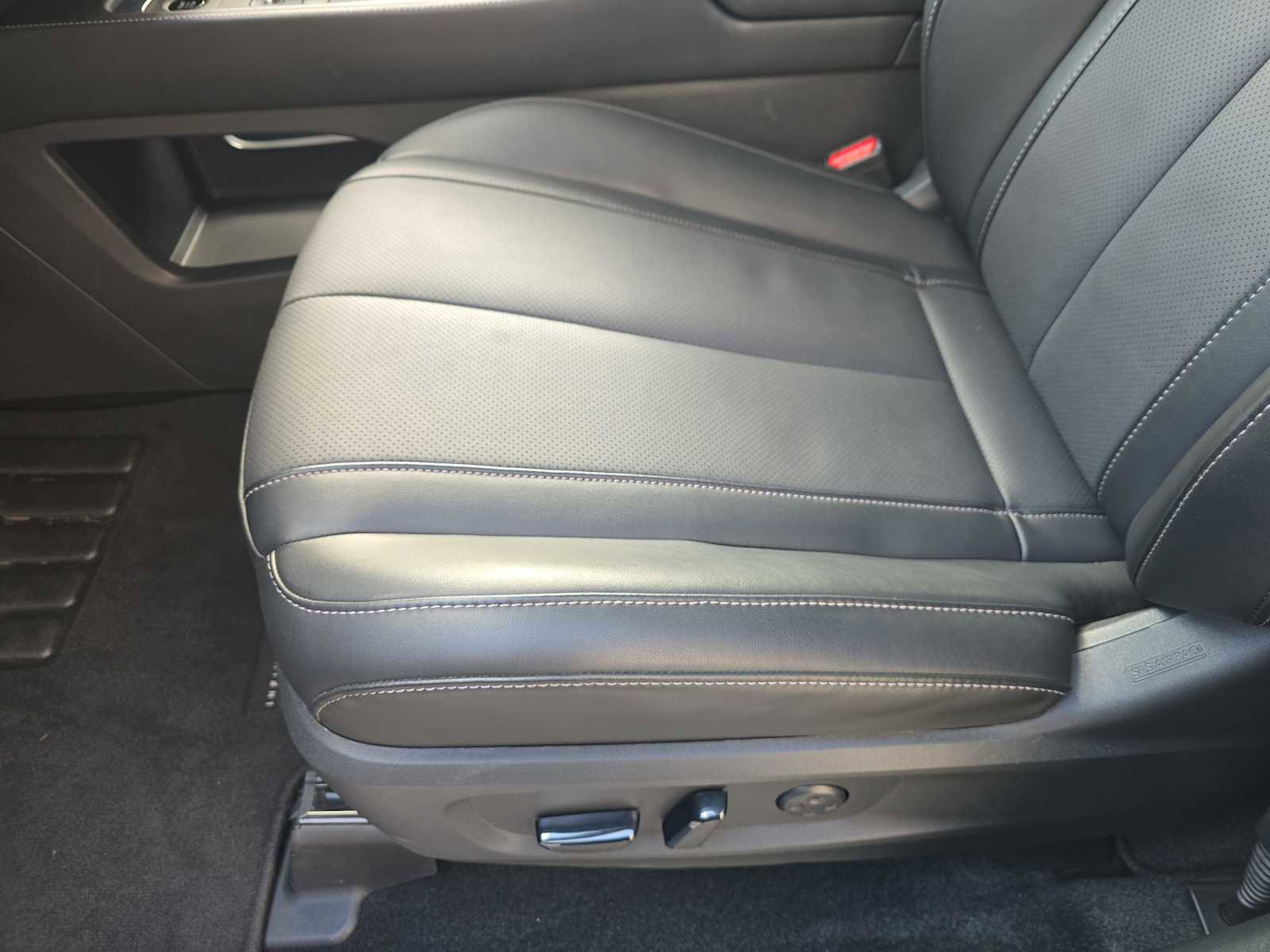 Certified 2026 INFINITI QX60 Luxe w/ Cargo Package FWD image 18