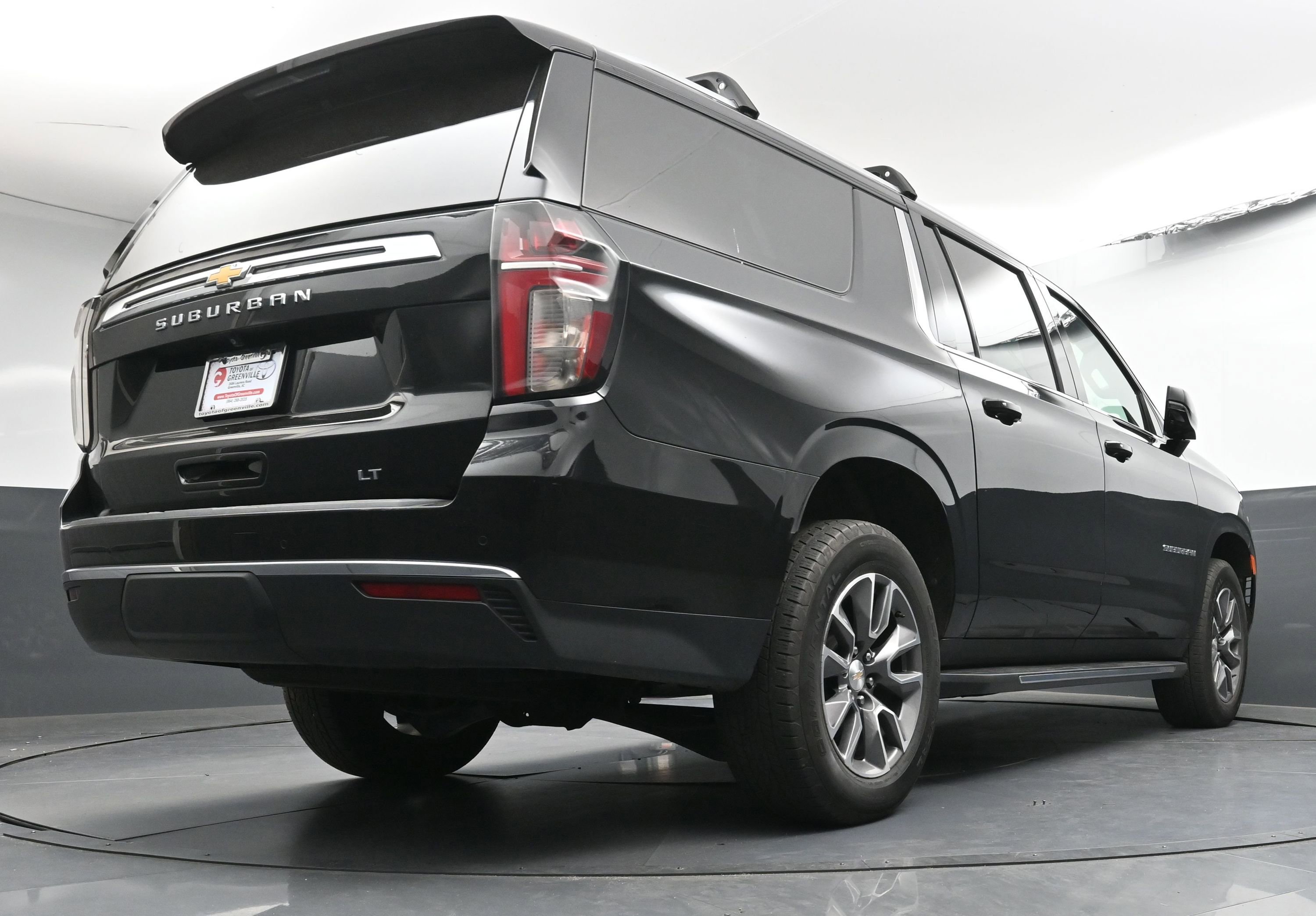 Used 2022 Chevrolet Suburban LT w/ LT Signature Package image 27