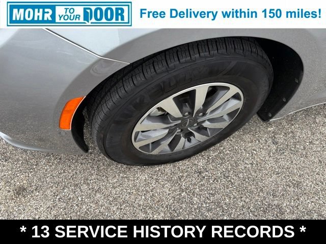 Used 2021 Chrysler Pacifica Touring-L FWD image 11