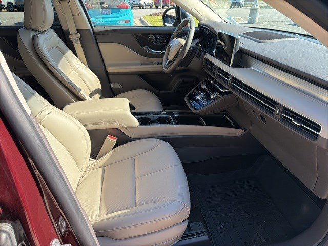 Used 2021 Lincoln Corsair AWD w/ Premium Package image 21