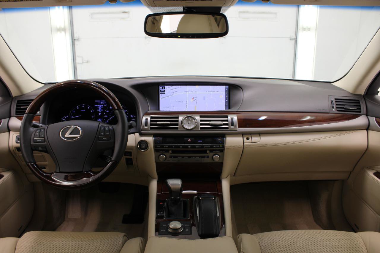 Used 2016 Lexus LS 460 w/ Comfort Package RWD image 52