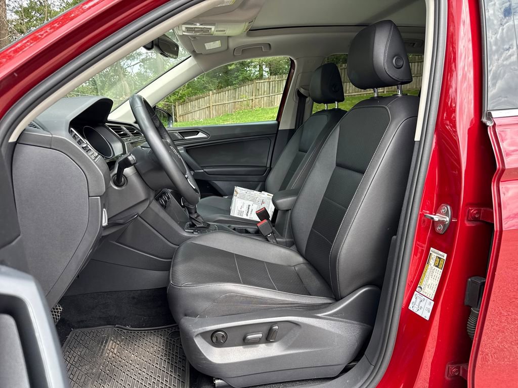 Used 2020 Volkswagen Tiguan SE w/ Panoramic Sunroof Package FWD image 12