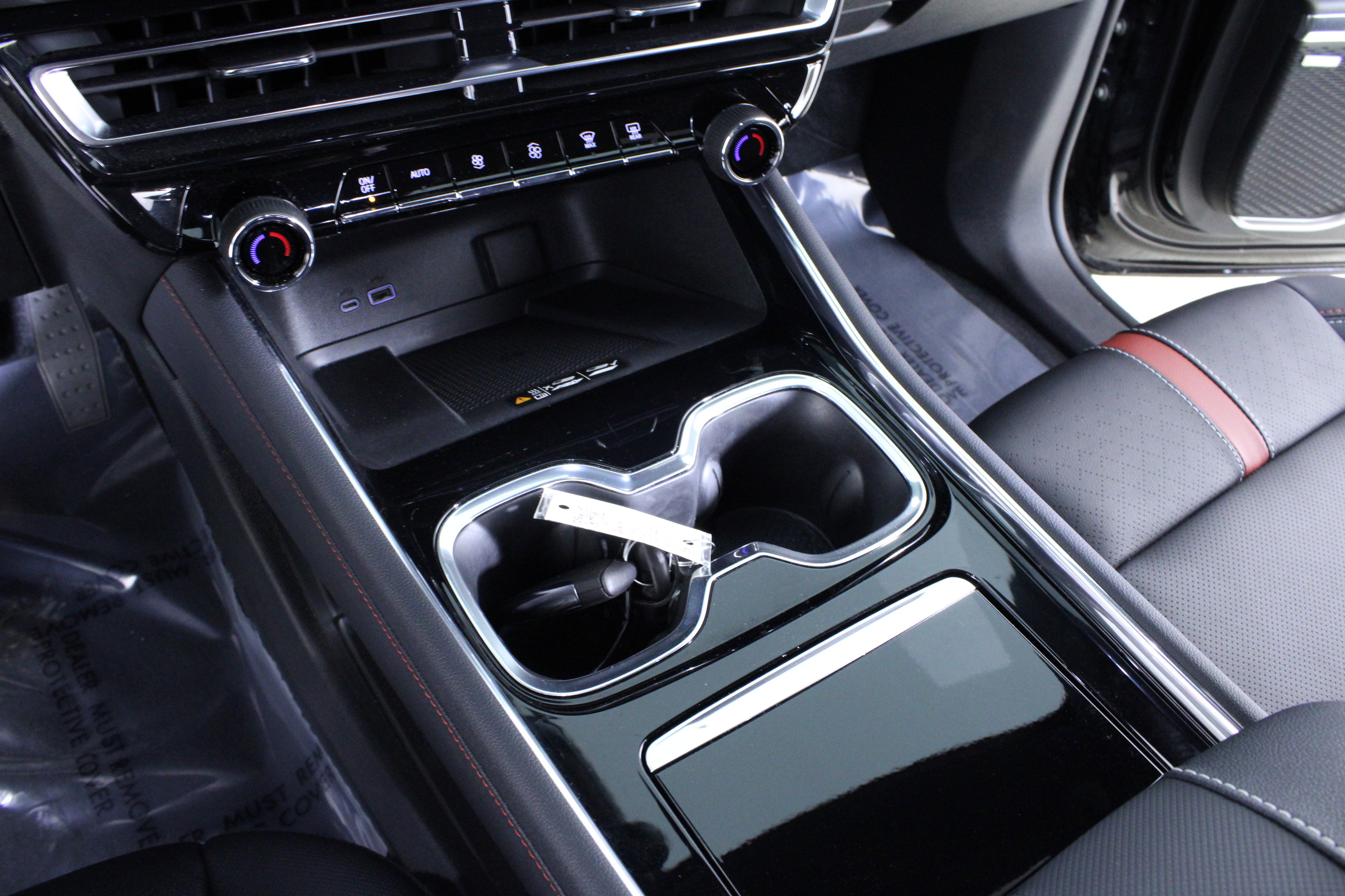 Used 2025 Chevrolet Traverse RS w/ LPO, Floor Liner Package image 32