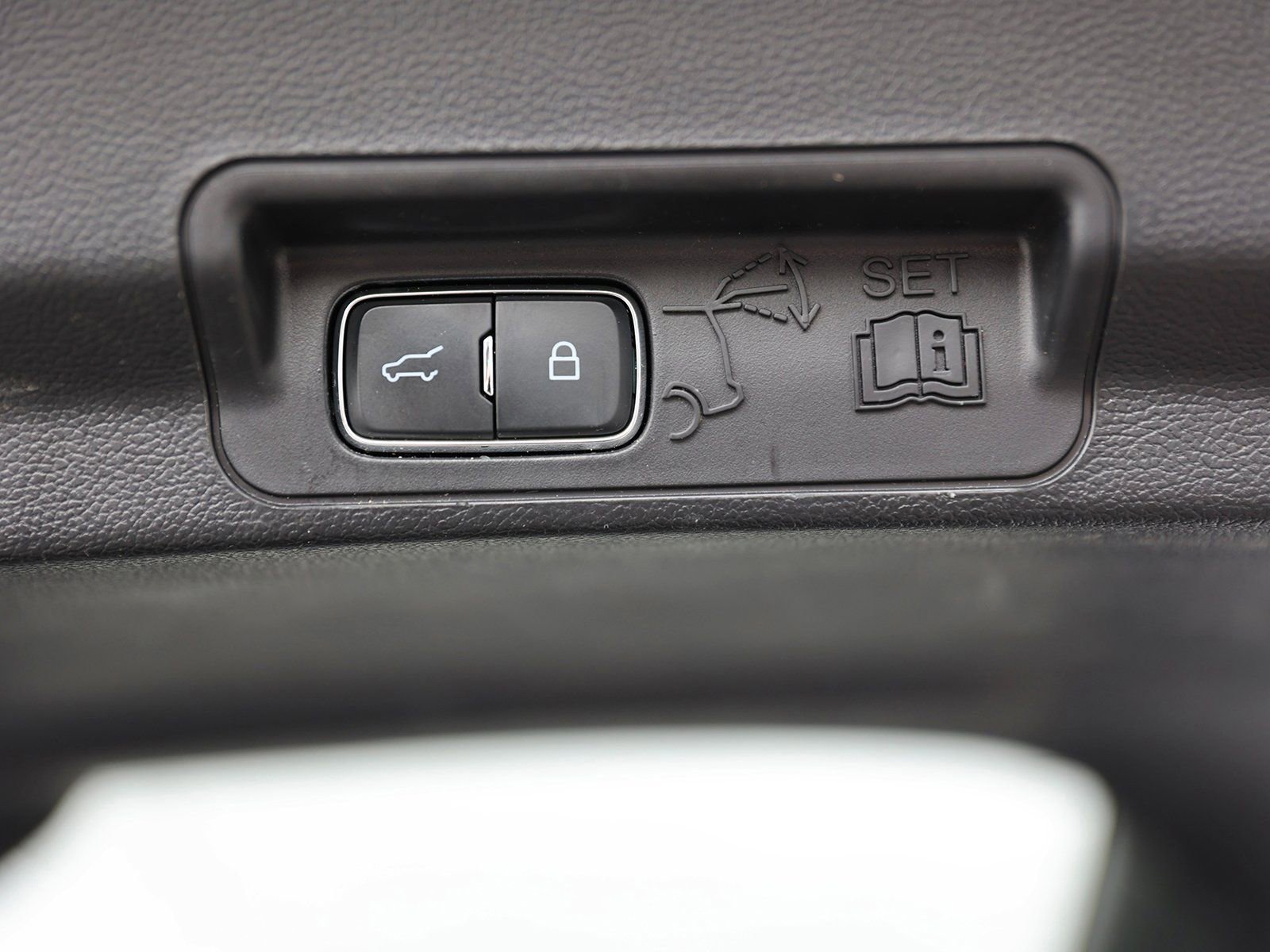 Certified 2023 Ford Explorer XLT image 16