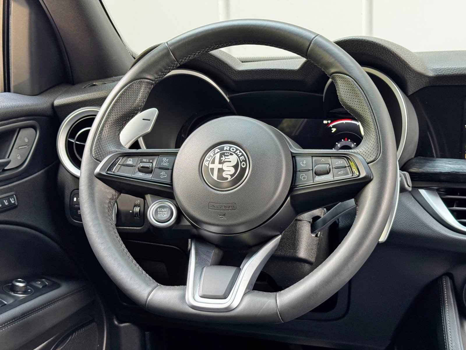 Used 2024 Alfa Romeo Stelvio Sprint image 19