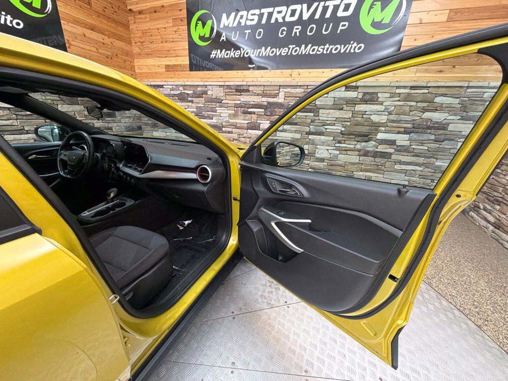 Used 2024 Chevrolet Trax RS w/ Driver Confidence Package FWD image 35