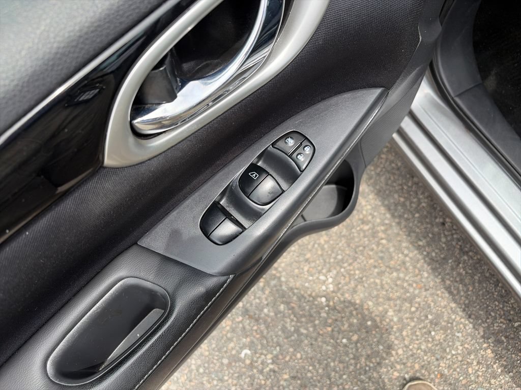 Used 2016 Nissan Sentra SV FWD image 18